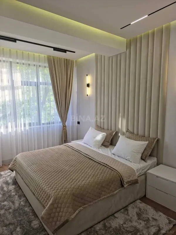 Satılır 4 otaqlı mənzil 142 m²