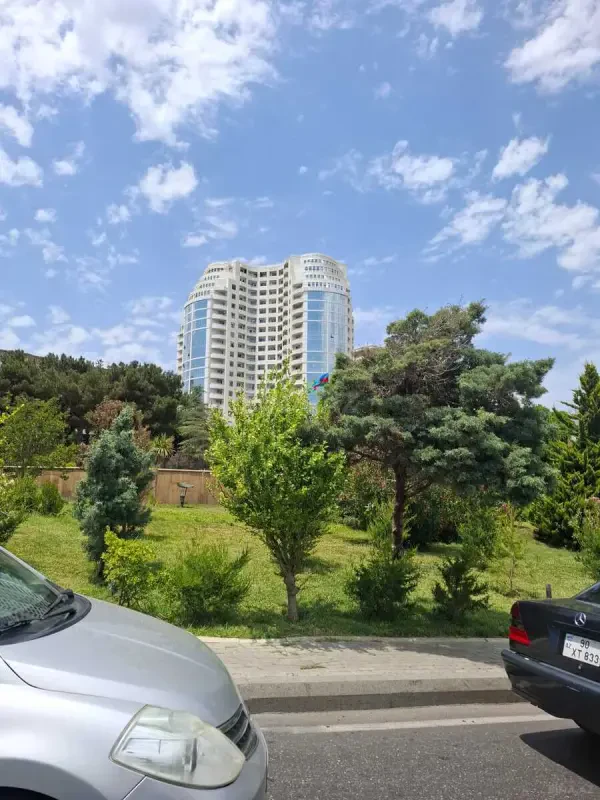 Satılır 4 otaqlı mənzil 201 m²