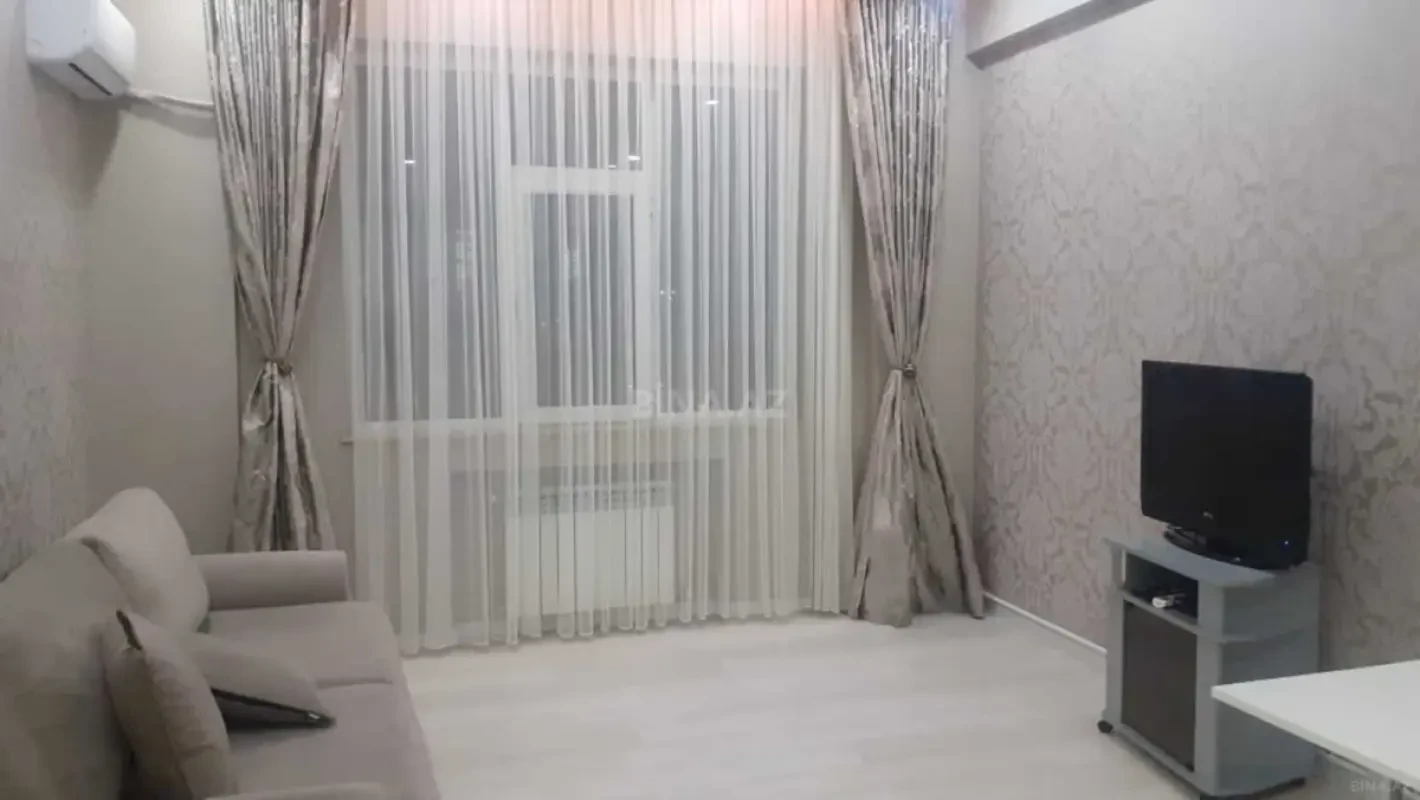 Kirayə verilir 2 otaqlı mənzil 62 m²