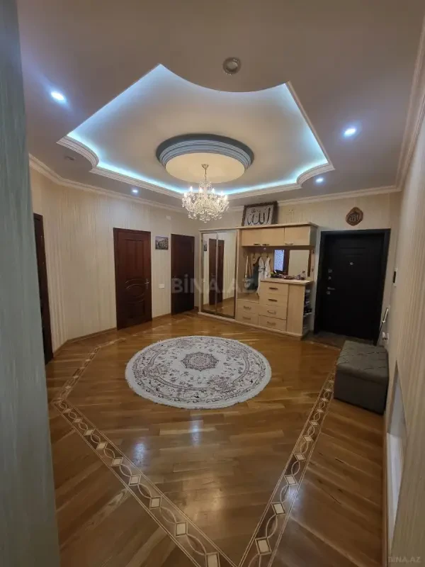 Satılır 4 otaqlı mənzil 115 m²