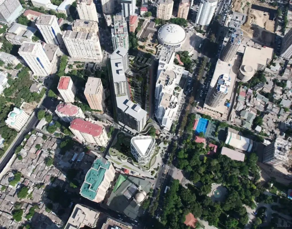 Satılır 4 otaqlı mənzil 163 m²