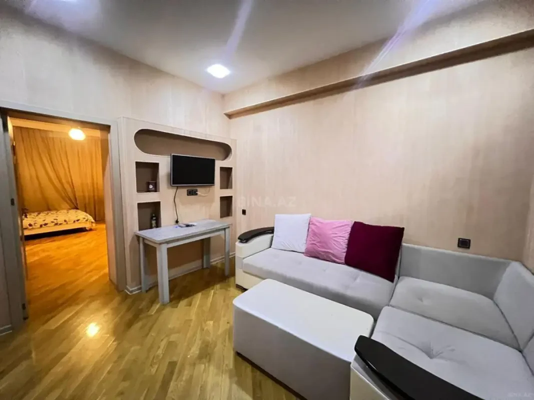 Kirayə verilir 2 otaqlı mənzil 67 m²