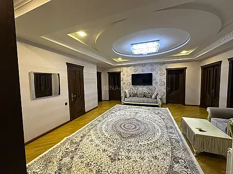 Kirayə verilir 4 otaqlı mənzil 200 m² — Bakı, Sahil qəs. 4 otaq 200.00 m²