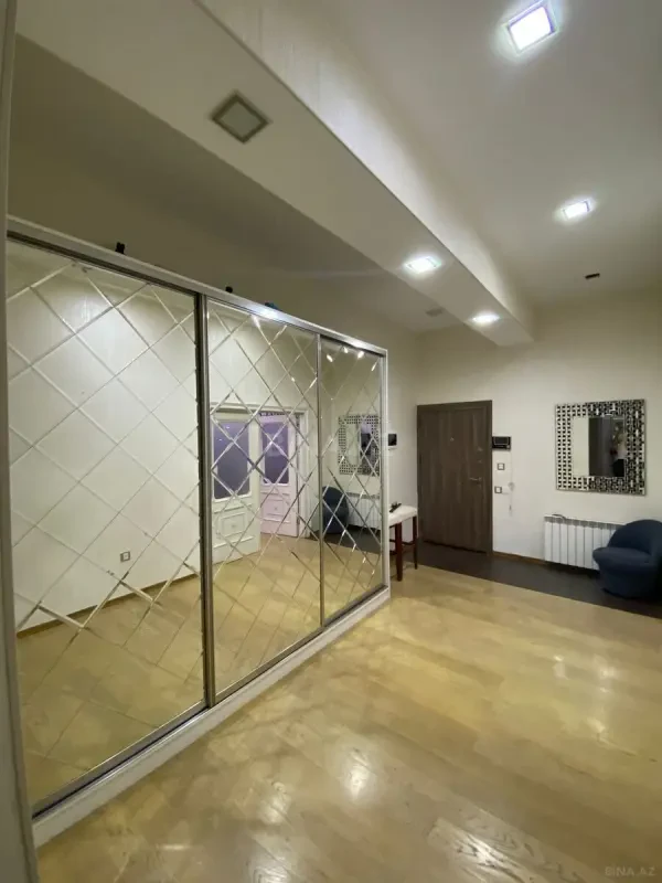 Kirayə verilir 3 otaqlı mənzil 150 m²