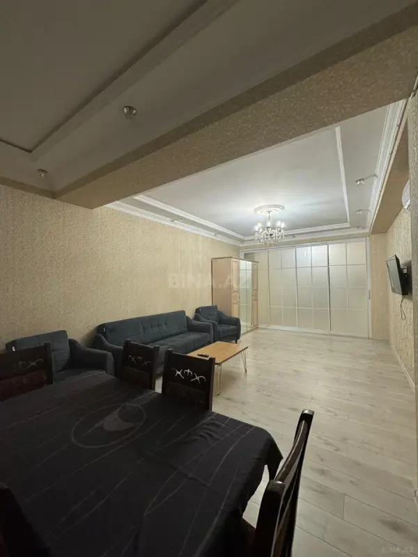 Kirayə verilir 2 otaqlı mənzil 78 m²