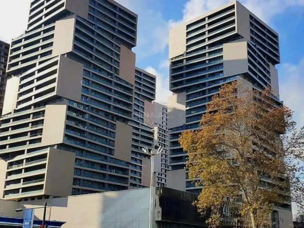 Satılır 3 otaqlı mənzil 144 m²