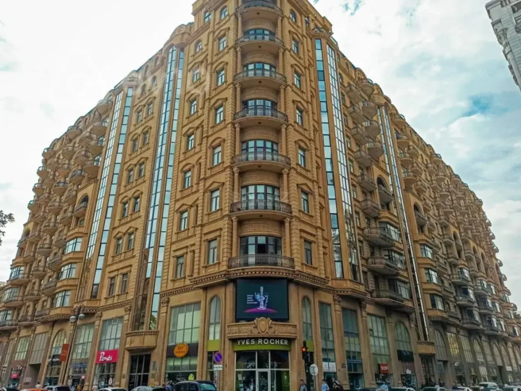 Kirayə verilir 4 otaqlı mənzil 200 m²