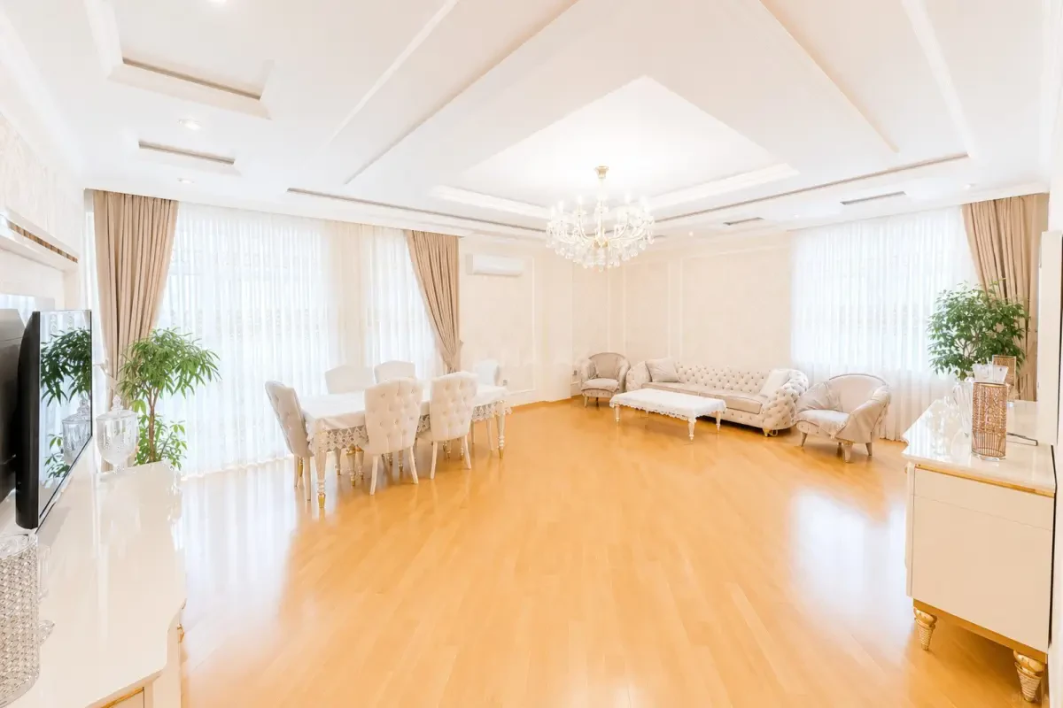 Satılır 4 otaqlı mənzil 225 m²