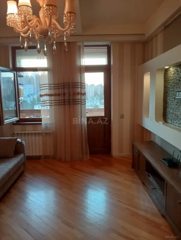 Kirayə verilir 2 otaqlı mənzil 75 m²