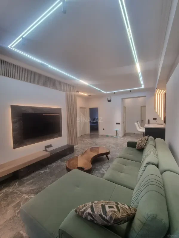 Satılır 4 otaqlı mənzil 119 m²