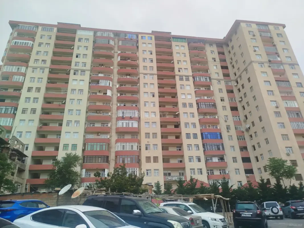 Satılır 3 otaqlı mənzil 146 m²