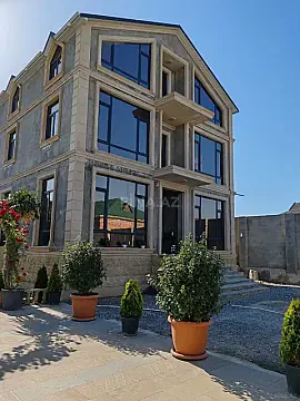 Satılır 15 otaqlı həyət evi 550 m² — Bakı 15 otaq 550.00 m²