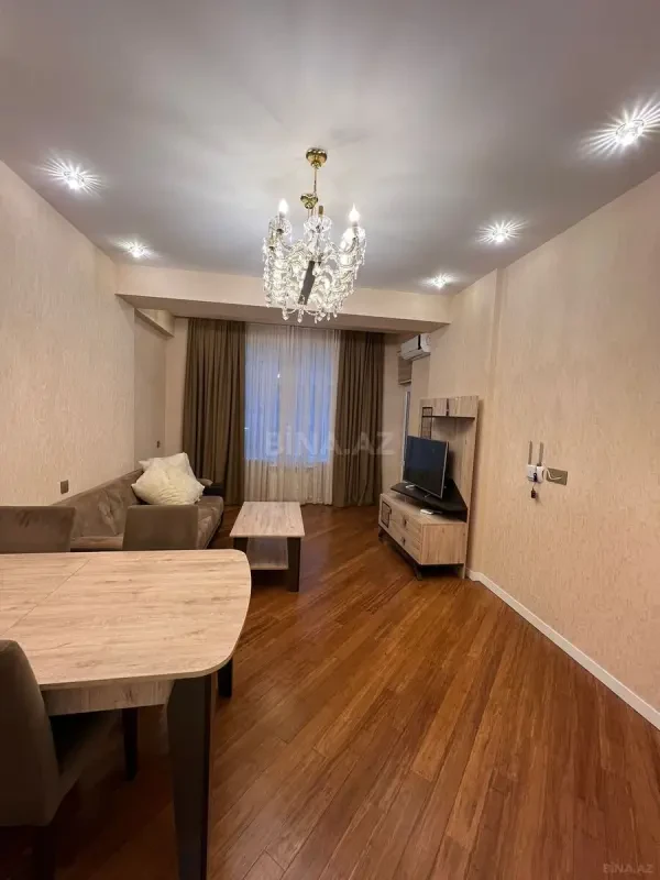 Kirayə verilir 2 otaqlı mənzil 67 m²