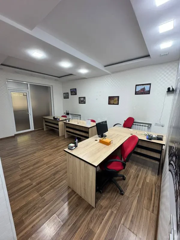Kirayə verilir 4 otaqlı ofis 110 m²