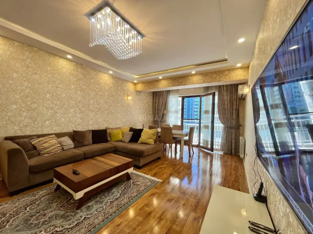 Kirayə verilir 2 otaqlı mənzil 88 m²