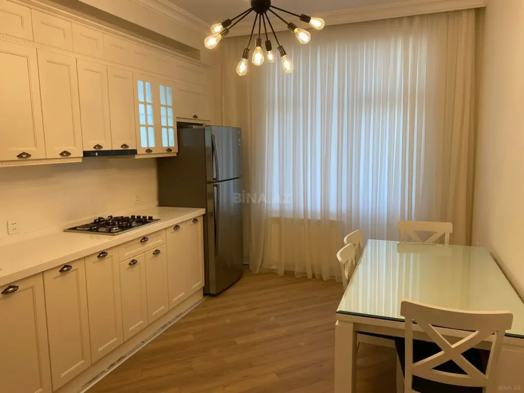 Kirayə verilir 2 otaqlı mənzil 90 m²