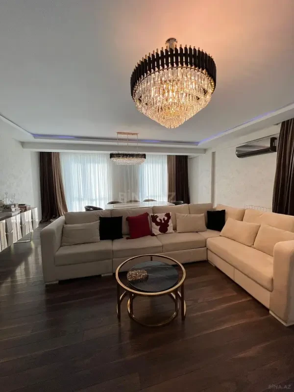 Satılır 4 otaqlı mənzil 147 m²