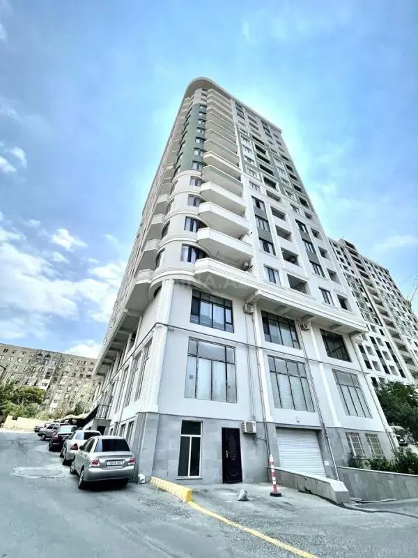 Satılır 3 otaqlı mənzil 133.2 m²