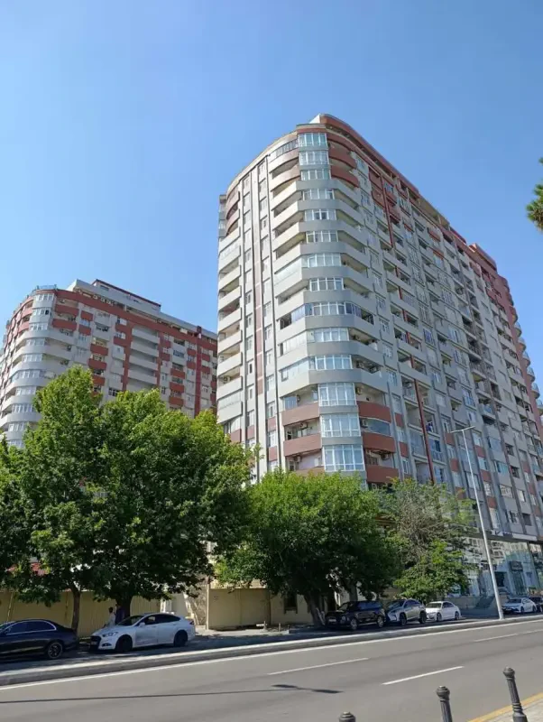 Satılır 2 otaqlı mənzil 127 m²