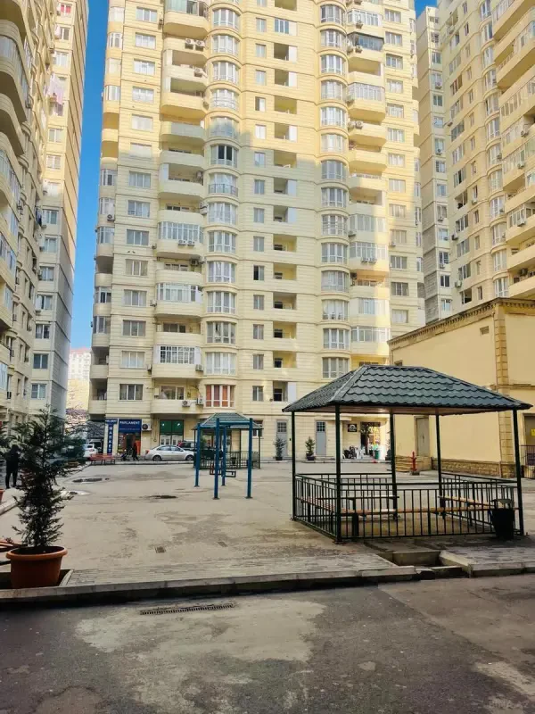 Satılır 3 otaqlı mənzil 110 m²