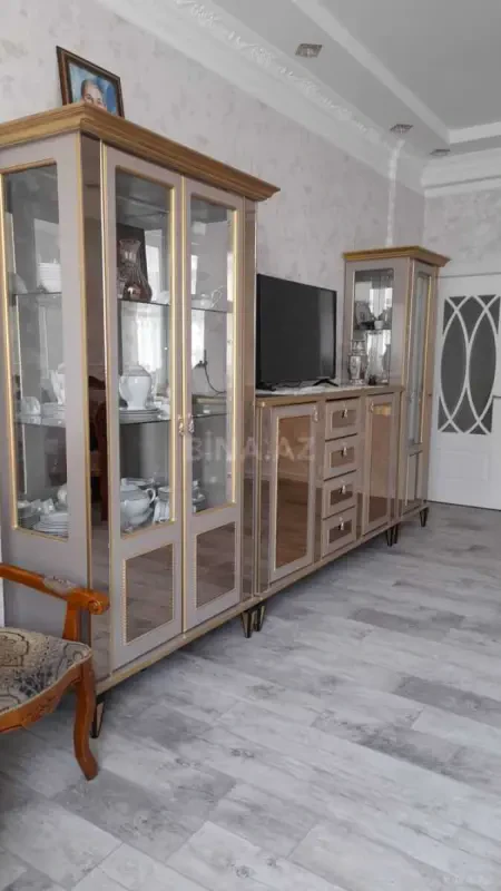 Kirayə verilir 2 otaqlı mənzil 75 m²