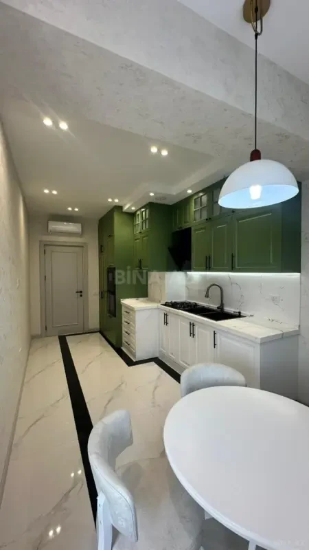 Satılır 4 otaqlı mənzil 155 m²
