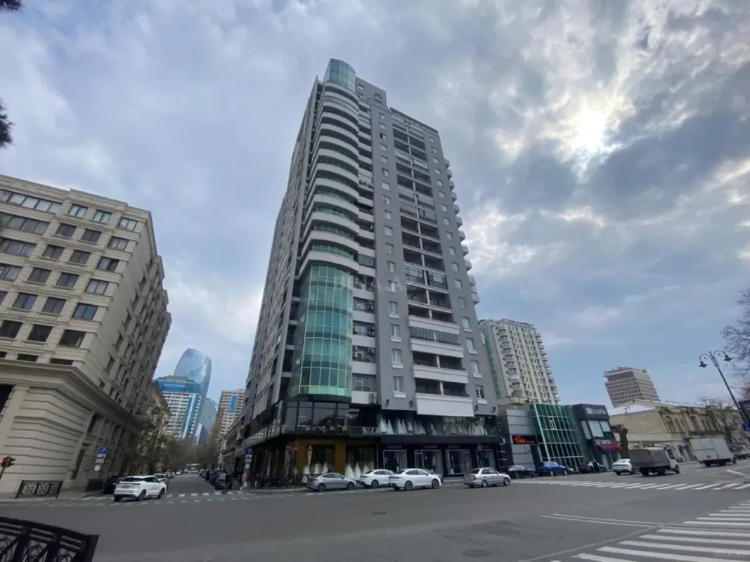 Kirayə verilir 3 otaqlı mənzil 171 m²