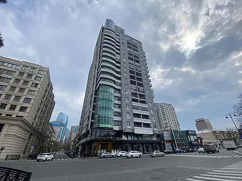 Kirayə verilir 3 otaqlı mənzil 171 m² — Bakı 3 otaq 171.00 m²