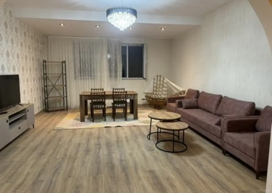 Kirayə verilir 4 otaqlı mənzil 200 m²