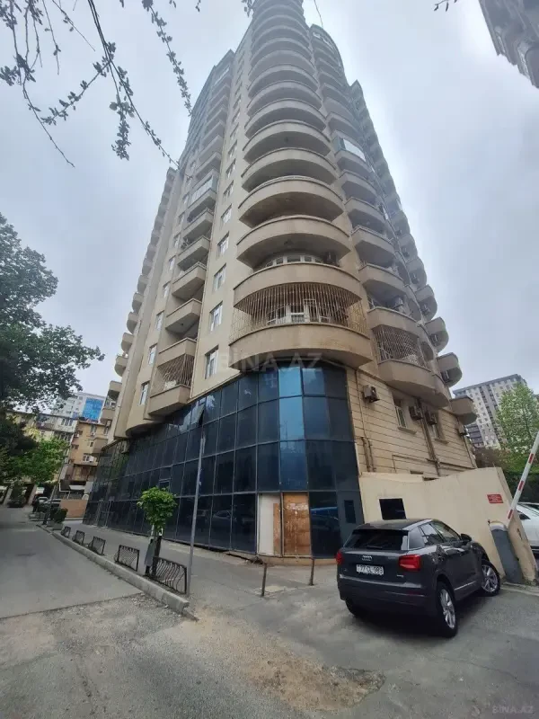 Satılır 4 otaqlı mənzil 161 m²