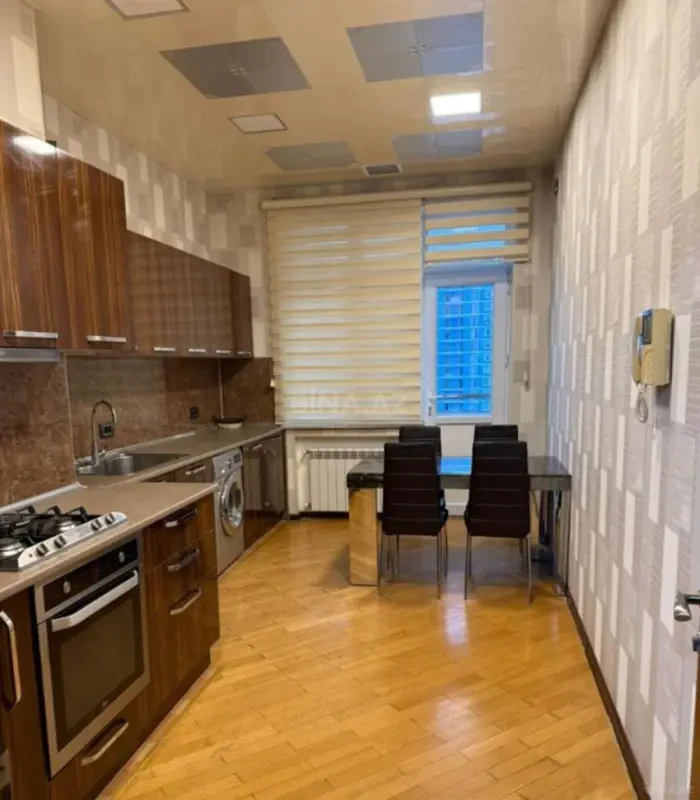 Kirayə verilir 2 otaqlı mənzil 95 m²