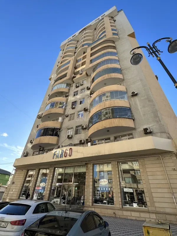 Kirayə verilir 4 otaqlı mənzil 225 m²