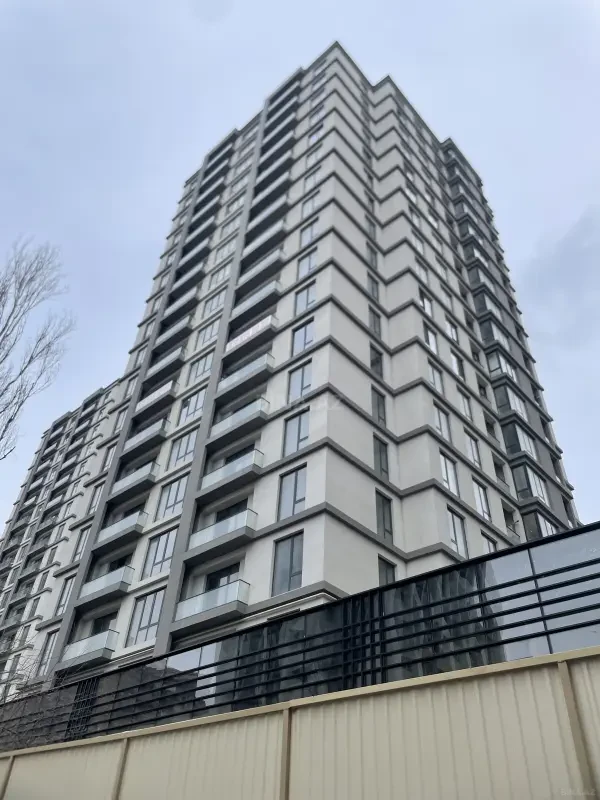 Satılır 3 otaqlı mənzil 133 m²