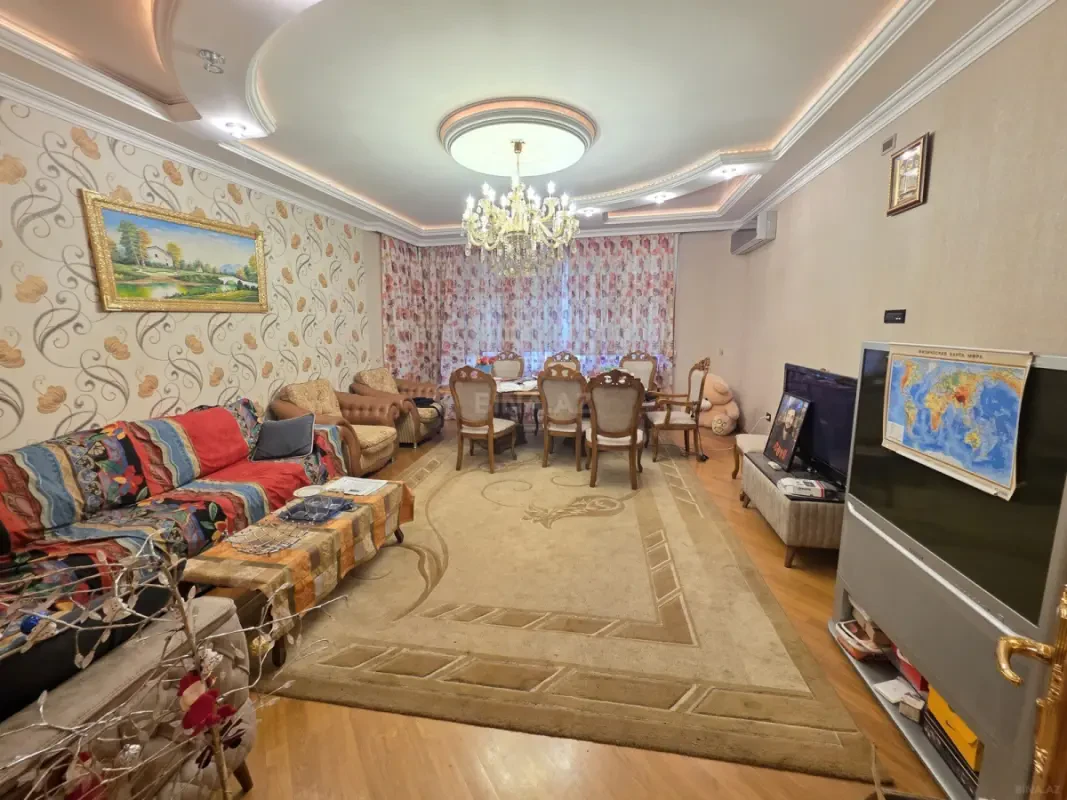 Satılır 4 otaqlı mənzil 200 m²