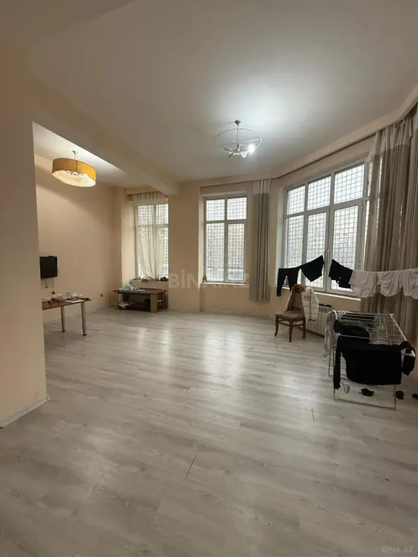 Satılır 3 otaqlı mənzil 110 m²