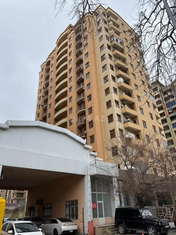Satılır 3 otaqlı mənzil 176 m²
