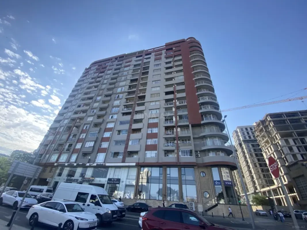 Satılır 2 otaqlı mənzil 135 m²