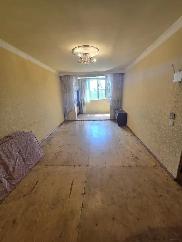 Satılır 6 otaqlı mənzil 70 m²