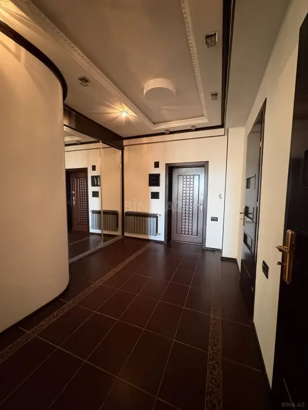 Satılır 3 otaqlı mənzil 155 m²