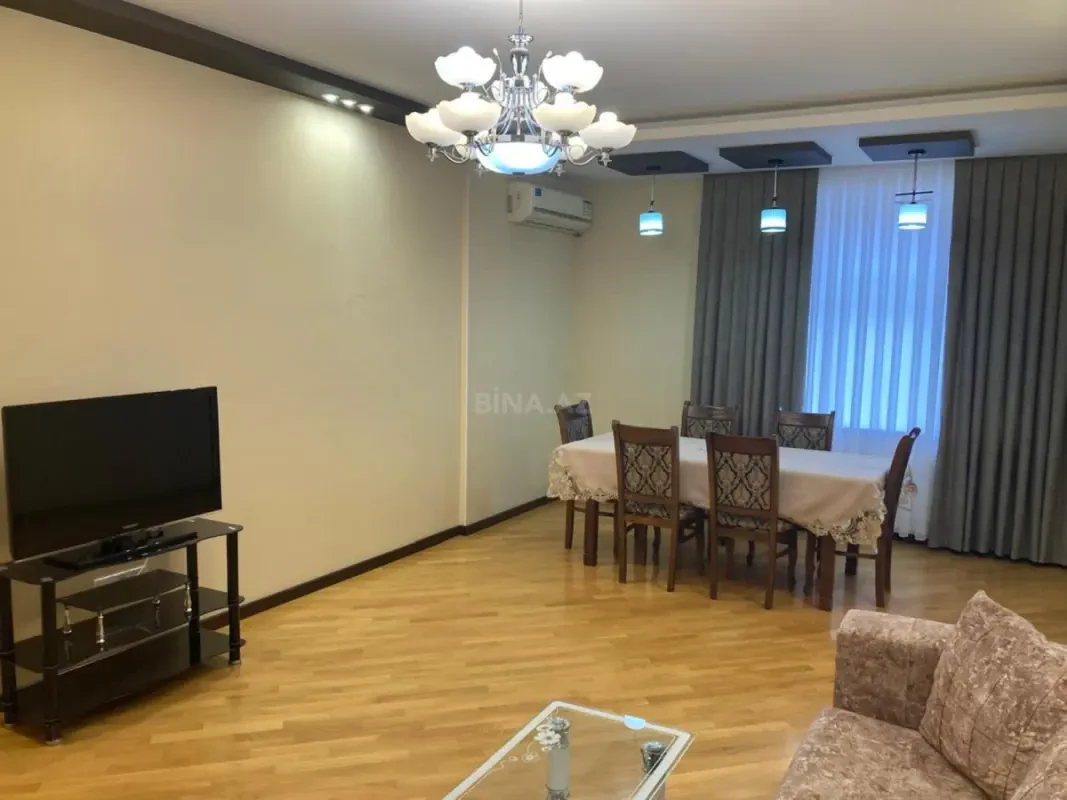 Kirayə verilir 3 otaqlı mənzil 135 m²