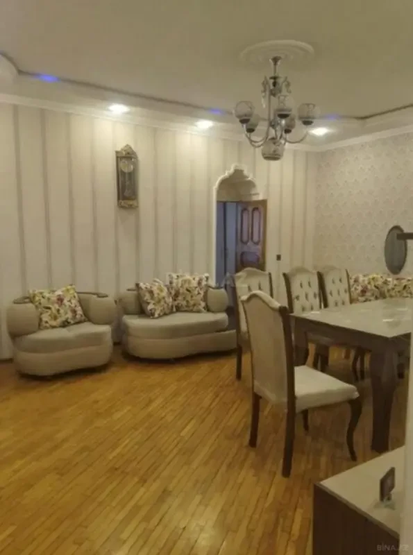 Kirayə verilir 2 otaqlı mənzil 70 m²