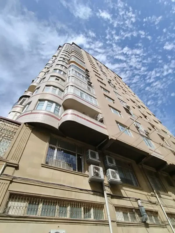 Kirayə verilir 3 otaqlı mənzil 105 m²