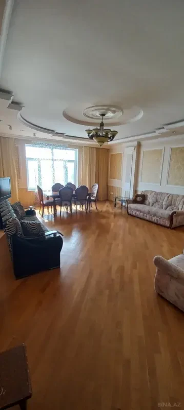 Kirayə verilir 3 otaqlı mənzil 132 m²