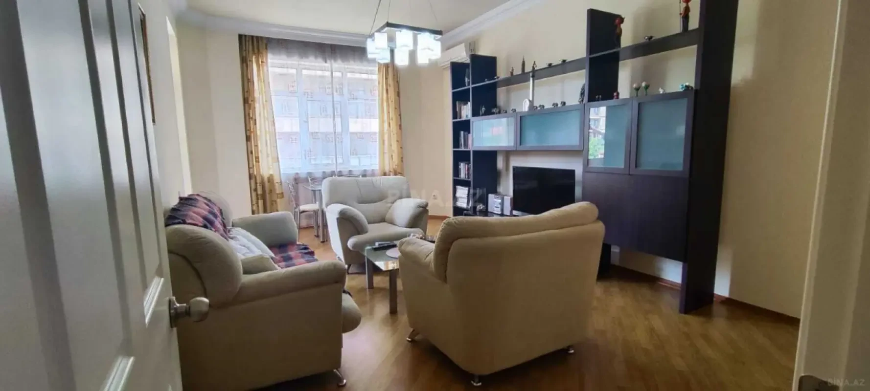Kirayə verilir 2 otaqlı mənzil 95 m²