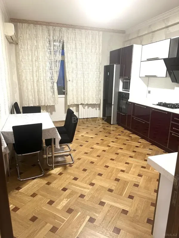 Kirayə verilir 3 otaqlı mənzil 130 m²