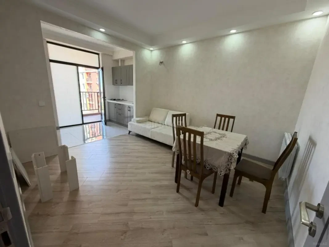 Kirayə verilir 2 otaqlı mənzil 61 m²