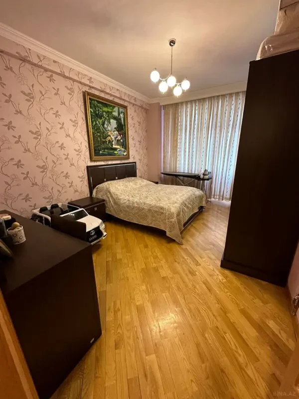 Kirayə verilir 3 otaqlı mənzil 118 m²