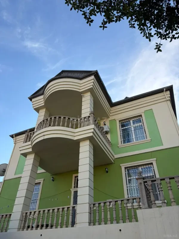 Satılır 6 otaqlı həyət evi 300 m²