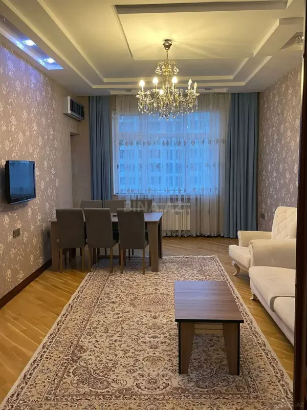 Kirayə verilir 3 otaqlı mənzil 130 m²