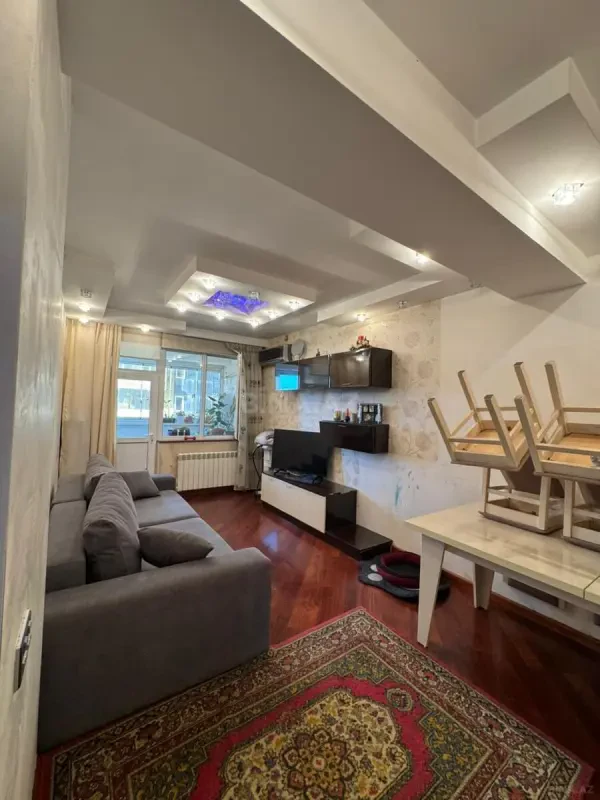 Satılır 2 otaqlı mənzil 82.4 m²
